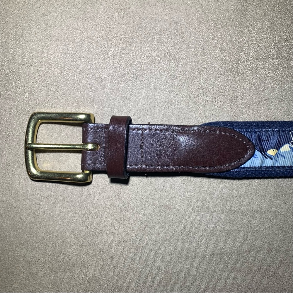 Vineyard Vines Belt Whale With Ski Theme Cloth and Leather Brass Buckle Size 32”